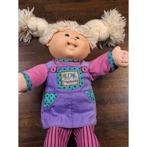 Vintage 1990 first edition Cabbage Patch Kids doll. Arms and legs bend Blonde